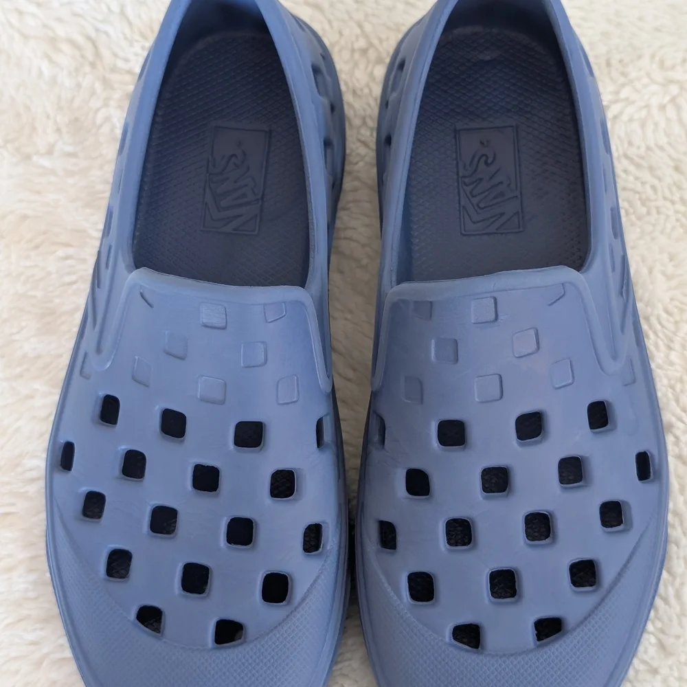 Like New: Vans Slip on Trek Shoes Kids 3